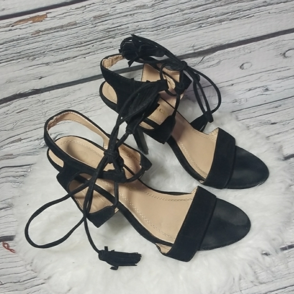 Chase + Chloe strappy fringe leather heels sz 6